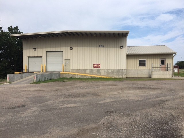 225 N Main St, Hesston, KS for sale Building Photo- Image 1 of 1