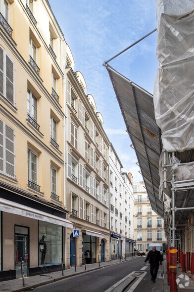7 Rue De Duras, Paris for sale - Building Photo - Image 3 of 3