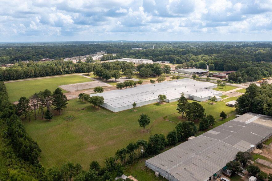 212 Industrial Park Rd, Starkville, MS for lease - Building Photo - Image 3 of 7