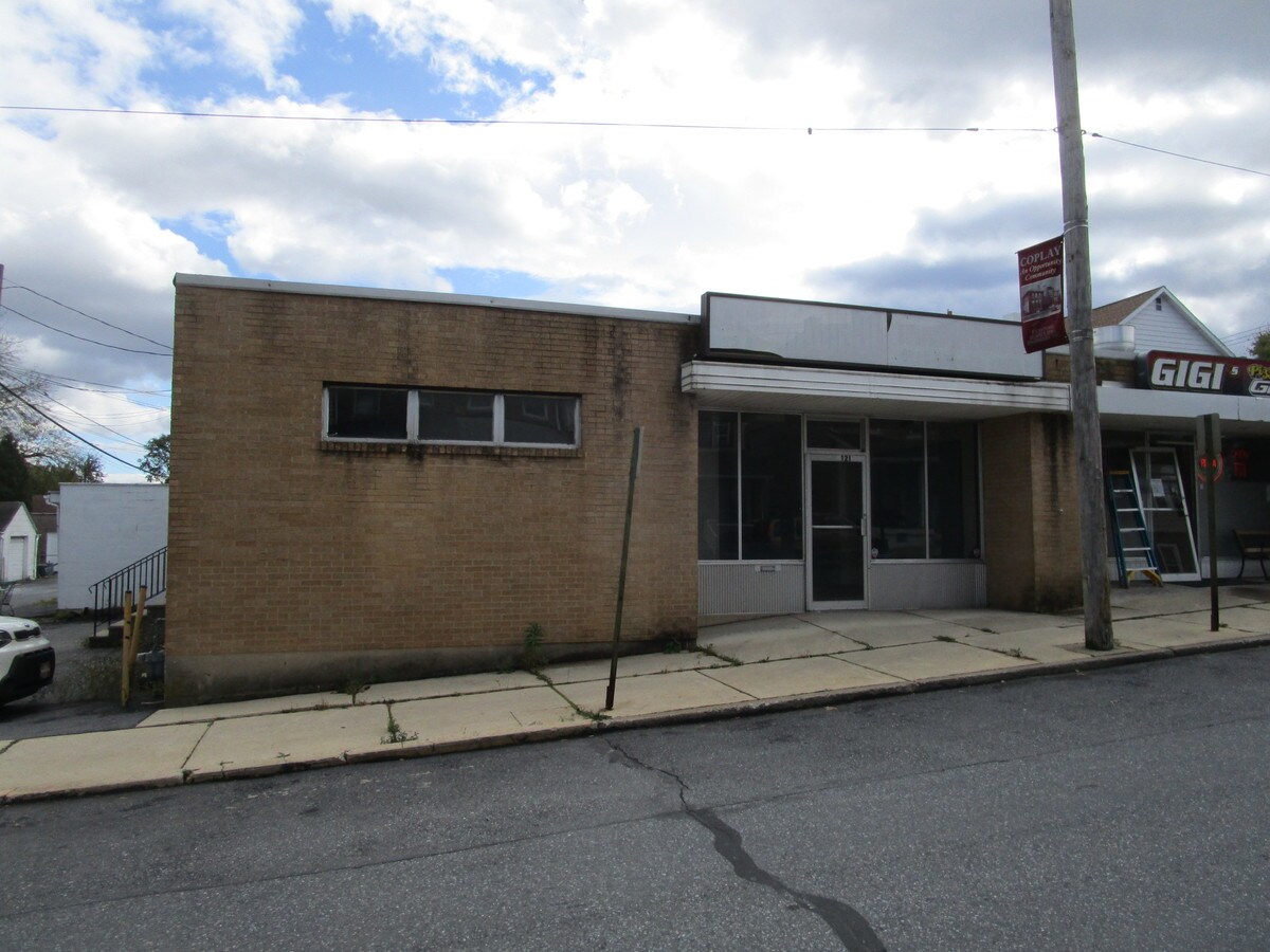 121125 Chestnut St, Coplay, PA 18037