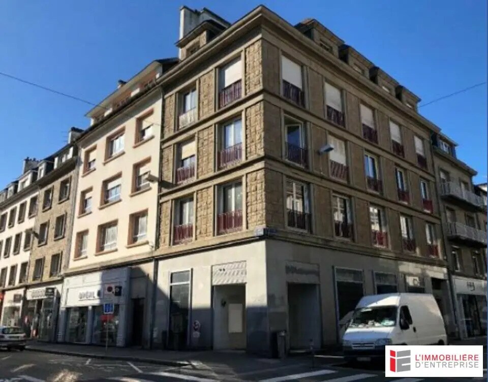 Retail in Lorient for lease Building Photo- Image 1 of 2