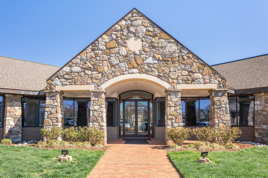 4196 Mendenhall Oaks Pky, High Point, NC for lease - Building Photo - Image 3 of 8