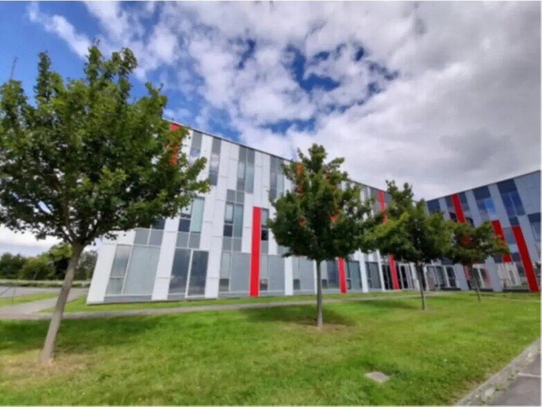 Office in Vern-sur-Seiche for lease - Building Photo - Image 1 of 9