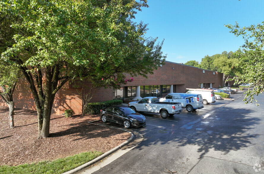 2233 Interstate North Dr, Charlotte, NC for lease - Building Photo - Image 1 of 5