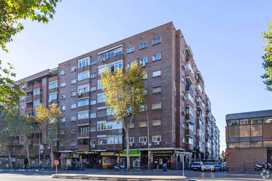 Retail in Madrid, MAD for lease - Building Photo - Image 2 of 2