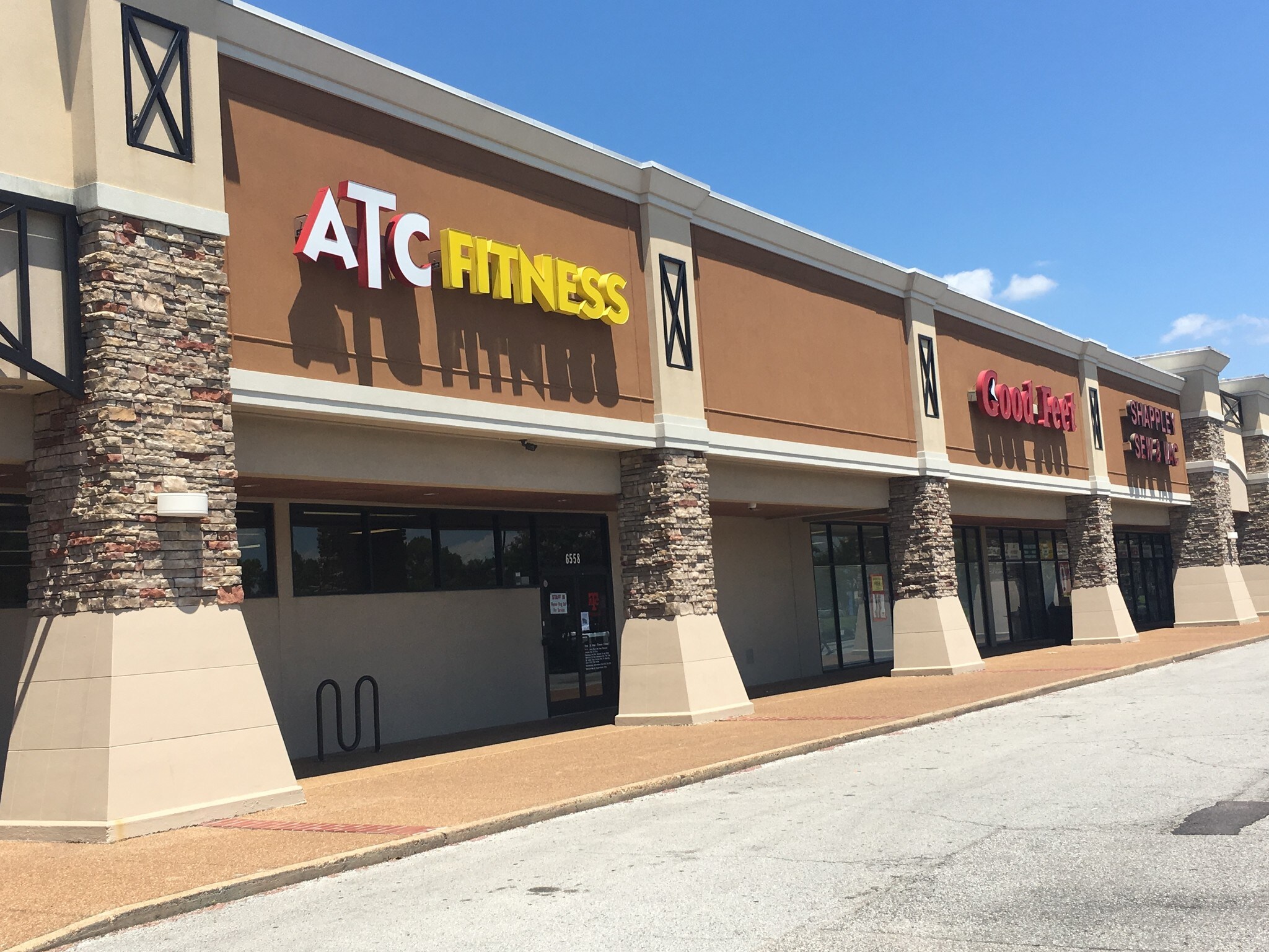 65006550 Quince Rd, Memphis, TN 38119 Kirby Gate Shopping Center