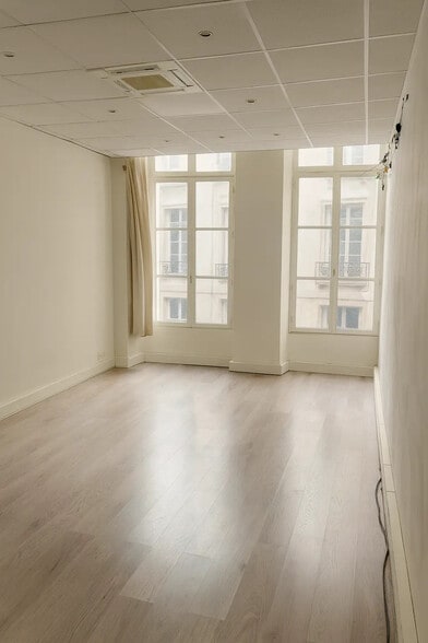 Office in Paris for lease - Building Photo - Image 3 of 9