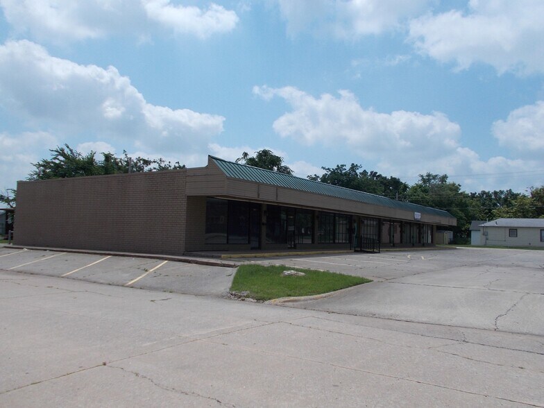 211 S 4th St, Yukon, OK for sale - Primary Photo - Image 1 of 5