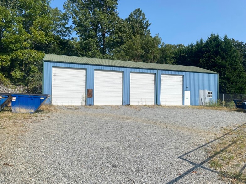 28 Ridgeway Ave, Etowah, NC for sale - Primary Photo - Image 1 of 4