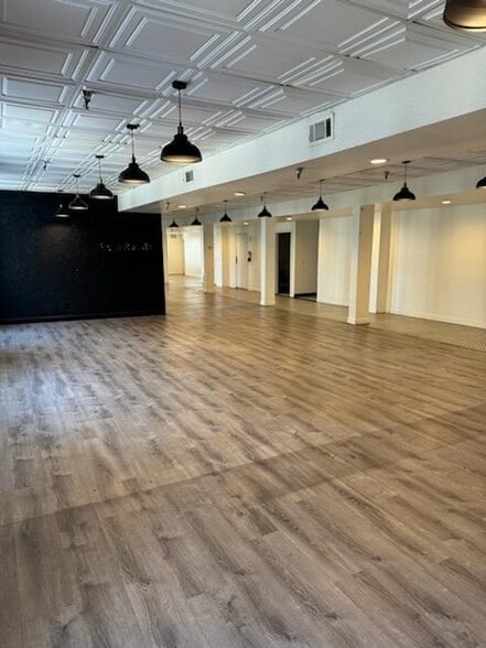 101 W 4th St, Santa Ana, CA for lease - Interior Photo - Image 2 of 16