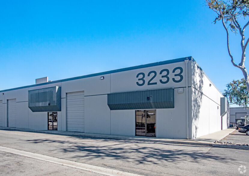 3233-3283 De La Cruz Blvd, Santa Clara, CA for lease - Building Photo - Image 3 of 6