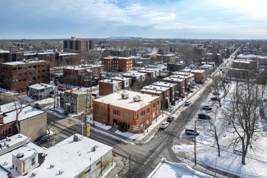 80 Rue Saint-Laurent O, Longueuil, QC for sale - Aerial - Image 2 of 4