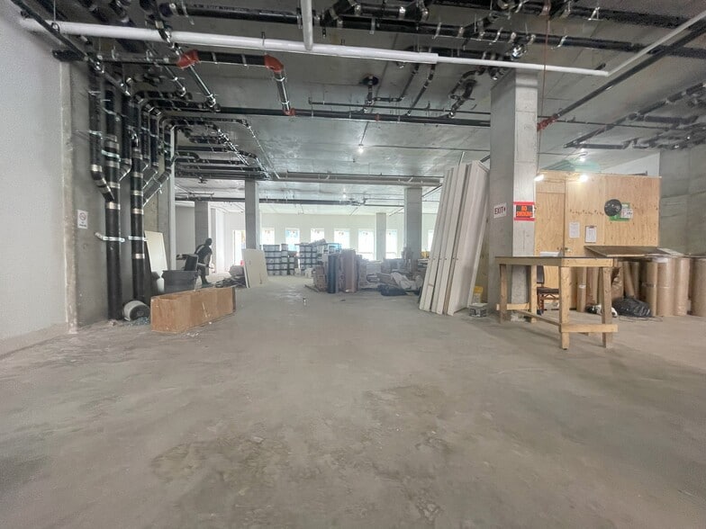 200 S 3rd St, Brooklyn, NY for lease - Building Photo - Image 3 of 9