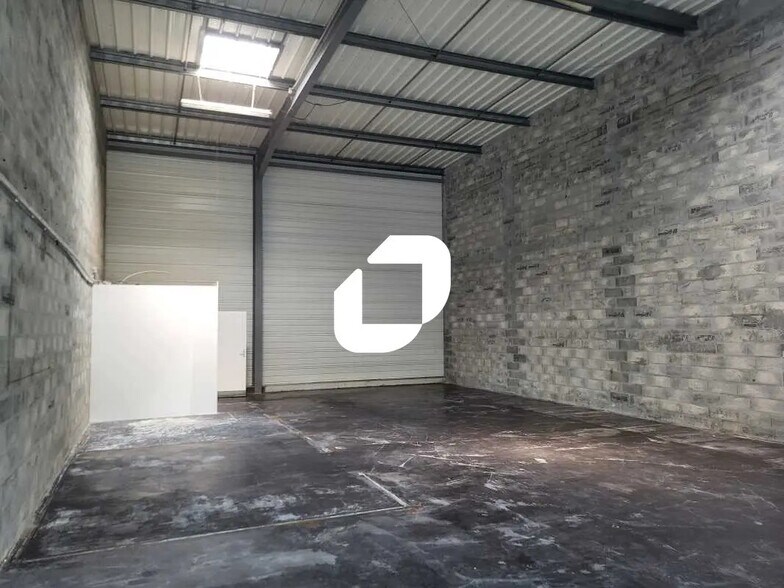 Flex in VILLENAVE-D'ORNON for lease - Interior Photo - Image 1 of 4