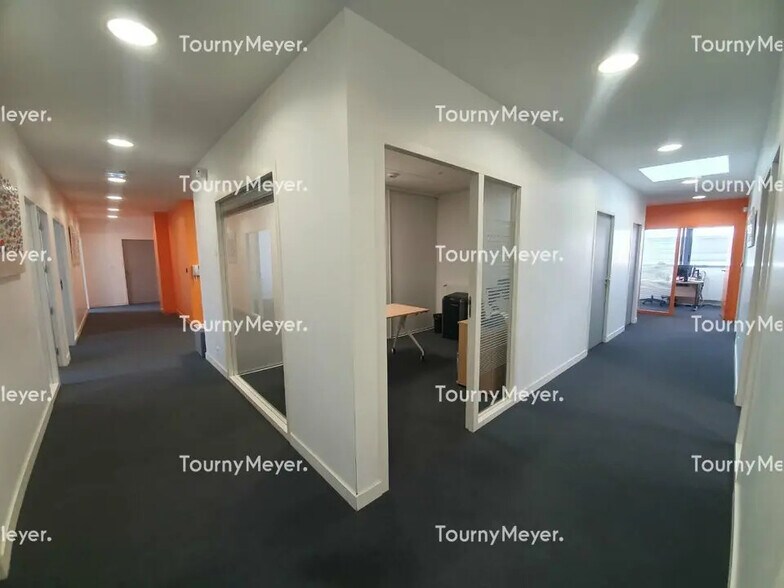Office in Quimperlé for lease - Building Photo - Image 2 of 7