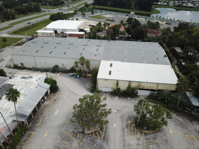 2787 N Tamiami Trl, North Fort Myers, FL for sale - Building Photo - Image 3 of 6