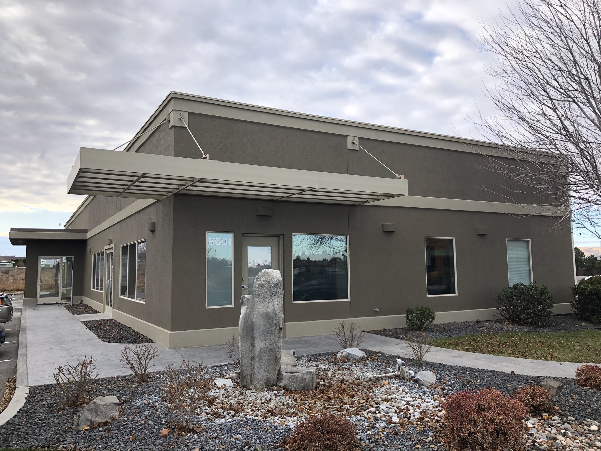 8601 W Clearwater Ave, Kennewick, WA for lease Building Photo- Image 1 of 6