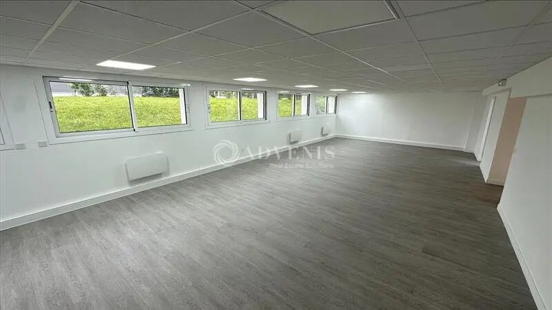 Office in Maisons-Alfort for lease - Interior Photo - Image 2 of 5