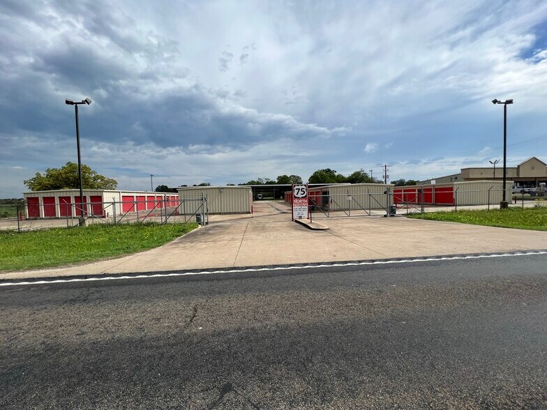 1756 TX-75, Huntsville, TX for sale - Primary Photo - Image 1 of 1