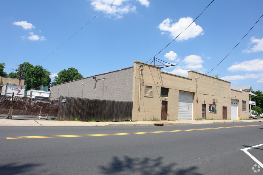 419 E 1st Ave, Roselle, NJ for sale - Primary Photo - Image 1 of 3