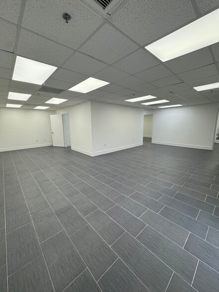 9302-9398 NW 101st St, Medley, FL for lease - Interior Photo - Image 3 of 6