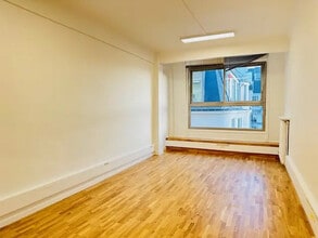 94 Rue Saint-Lazare, Paris for sale Interior Photo- Image 2 of 7