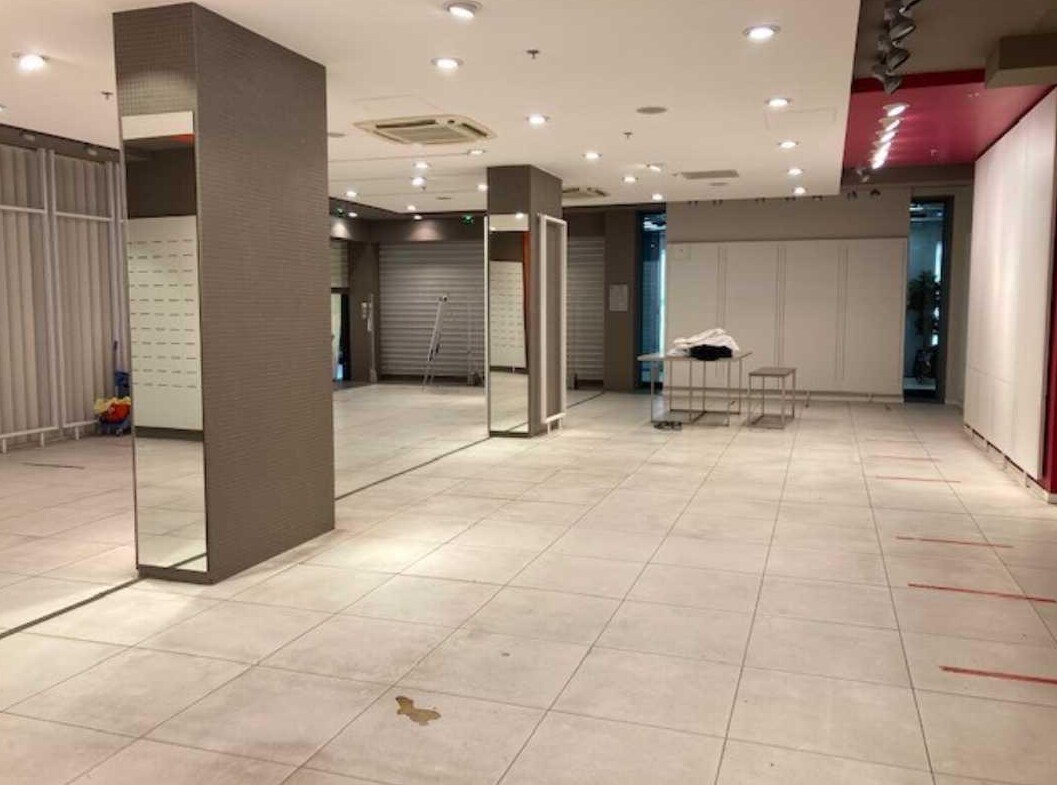 12 Rue Des Bourets, Suresnes for lease Interior Photo- Image 1 of 2