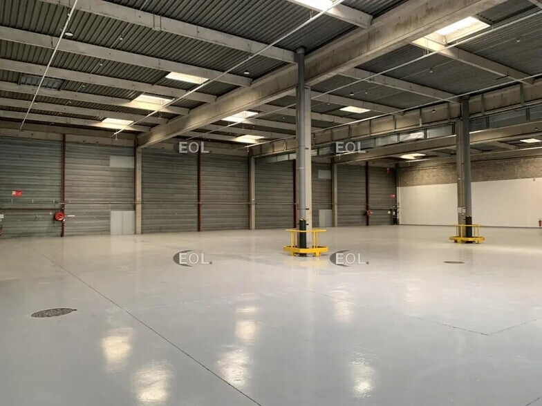 Industrial in Gennevilliers for lease - Interior Photo - Image 1 of 12