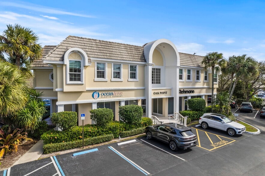 5070 Highway A1A, Vero Beach, FL for lease - Building Photo - Image 1 of 9