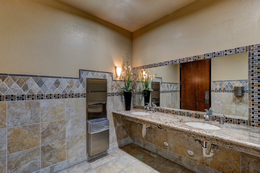 8905 W Post Rd, Las Vegas, NV for lease - Interior Photo - Image 3 of 8