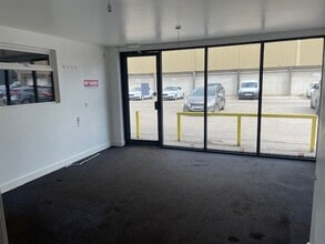 Common Road Way, York for lease Interior Photo- Image 1 of 5