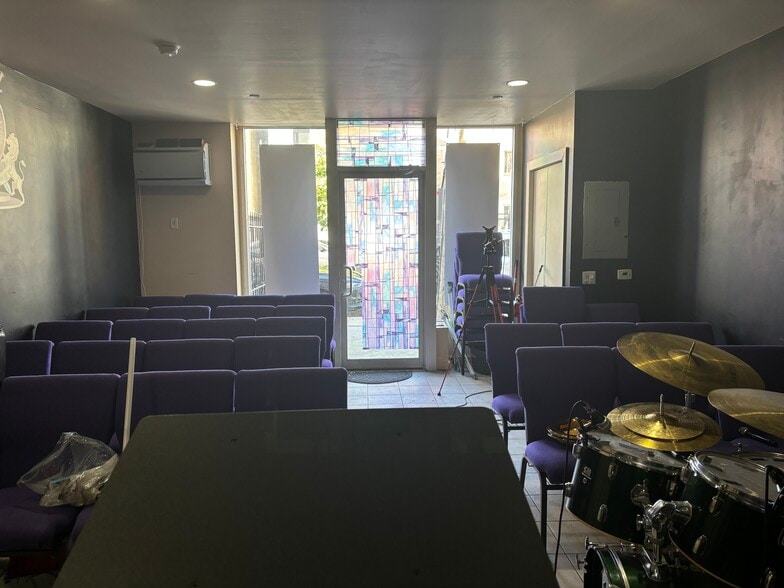 98 Suydam St, Brooklyn, NY for lease - Interior Photo - Image 2 of 5