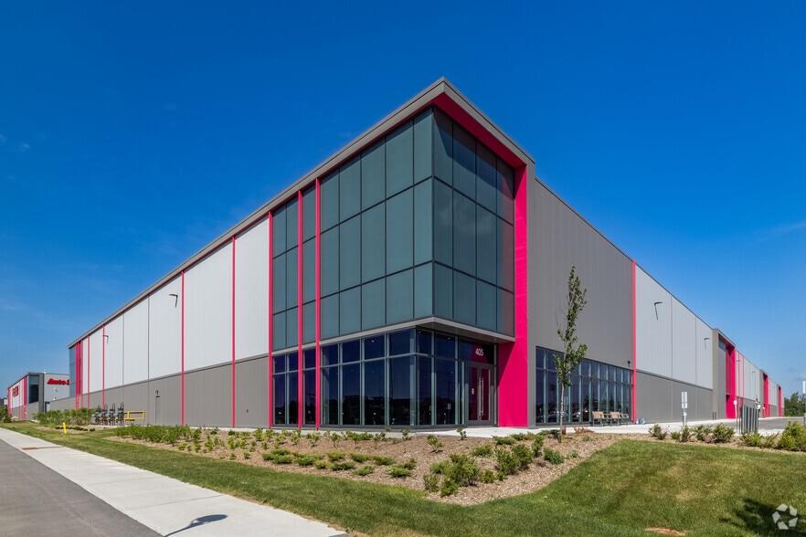 405 Huntmar Dr, Ottawa, ON for lease - Building Photo - Image 1 of 5