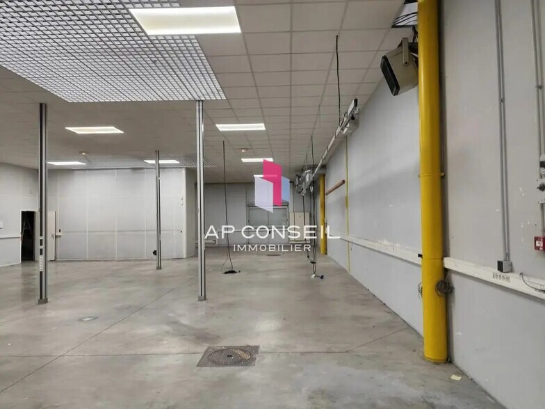 Office in Trappes for lease - Interior Photo - Image 3 of 5