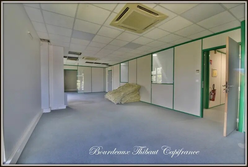 Flex in Montlhéry for lease - Interior Photo - Image 2 of 4
