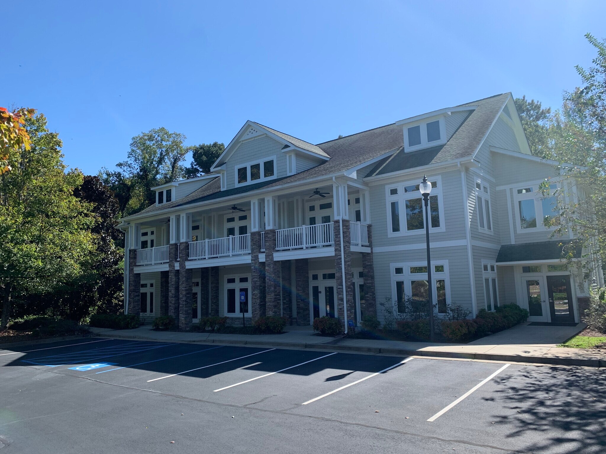 1792 Woodstock Rd, Roswell, GA 30075