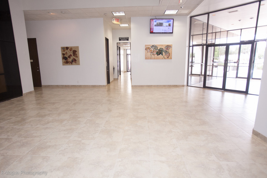 6430 Richmond Ave, Houston, TX for lease - Interior Photo - Image 2 of 23