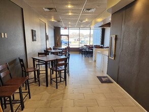 2007 Broadway Ave, Yankton, SD for lease Building Photo- Image 2 of 6