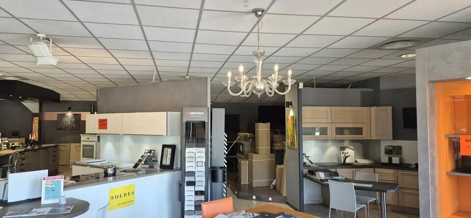 Retail in Massieux for sale - Interior Photo - Image 2 of 5