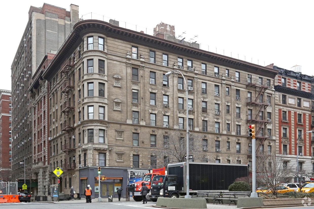 251 W 81st St, New York, NY for lease Building Photo- Image 1 of 13