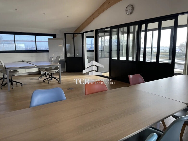 Office in Saint-Herblain for lease - Interior Photo - Image 1 of 7