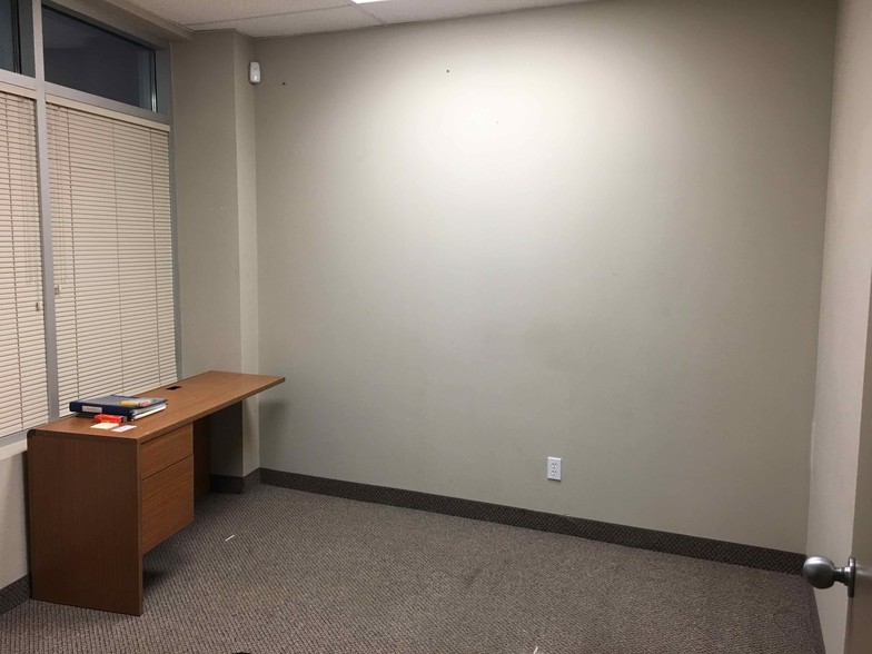 3500-3520 114th Ave SE, Calgary, AB for lease - Interior Photo - Image 3 of 10