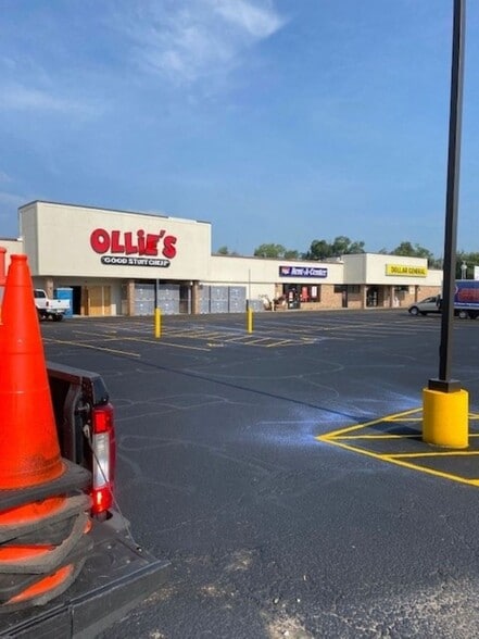 1000-1006 1st Ave, Rock Falls, IL for lease - Building Photo - Image 2 of 7