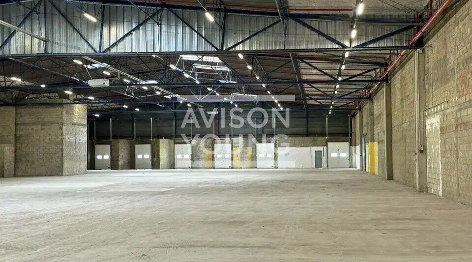 Flex in Pantin for lease - Interior Photo - Image 1 of 7