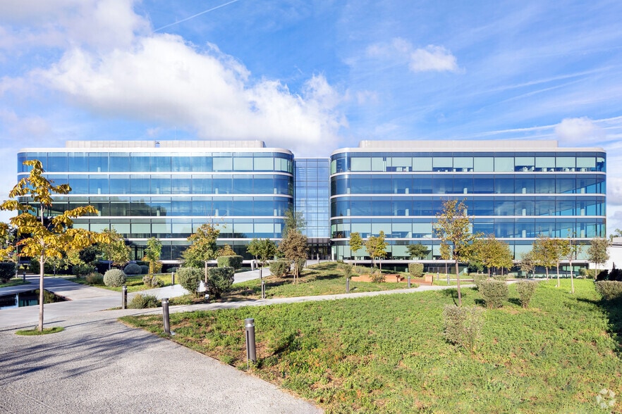 Calle Nanclares de Oca, 17, Madrid, Madrid for lease - Building Photo - Image 3 of 35