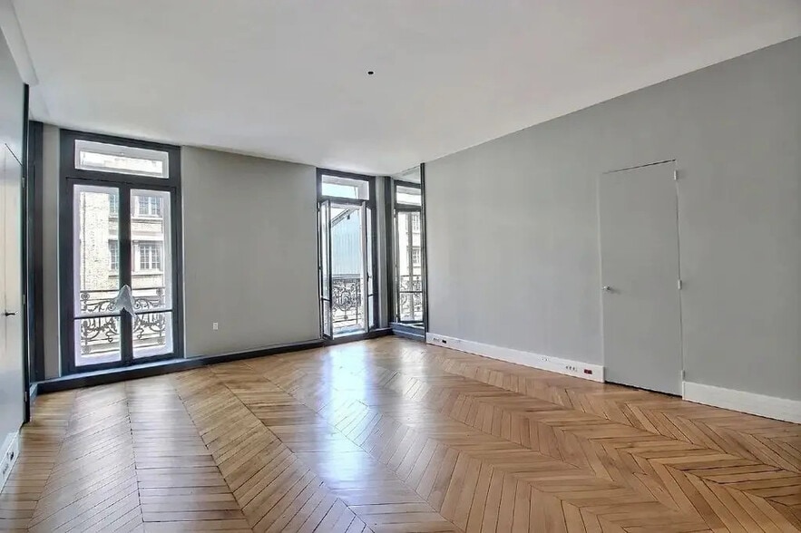 Office in Paris for lease - Building Photo - Image 2 of 7