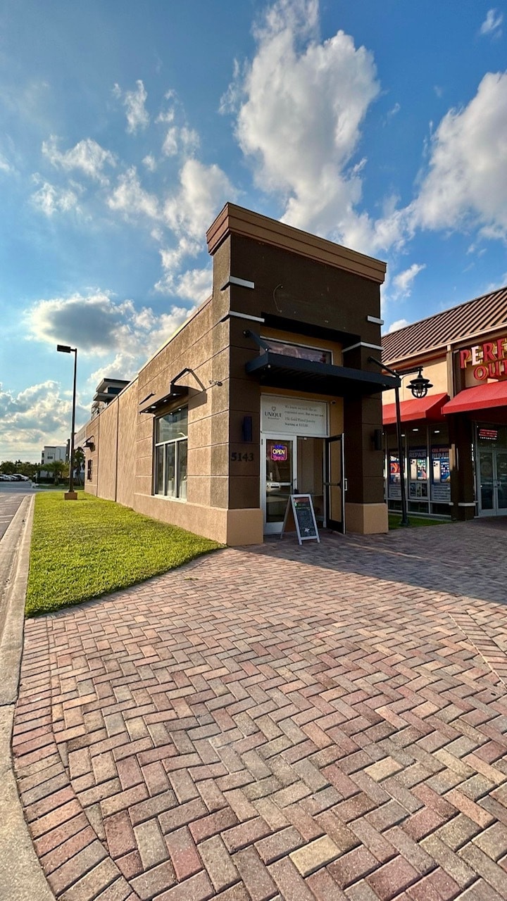 5135 International Dr, Orlando, FL for lease Building Photo- Image 1 of 8