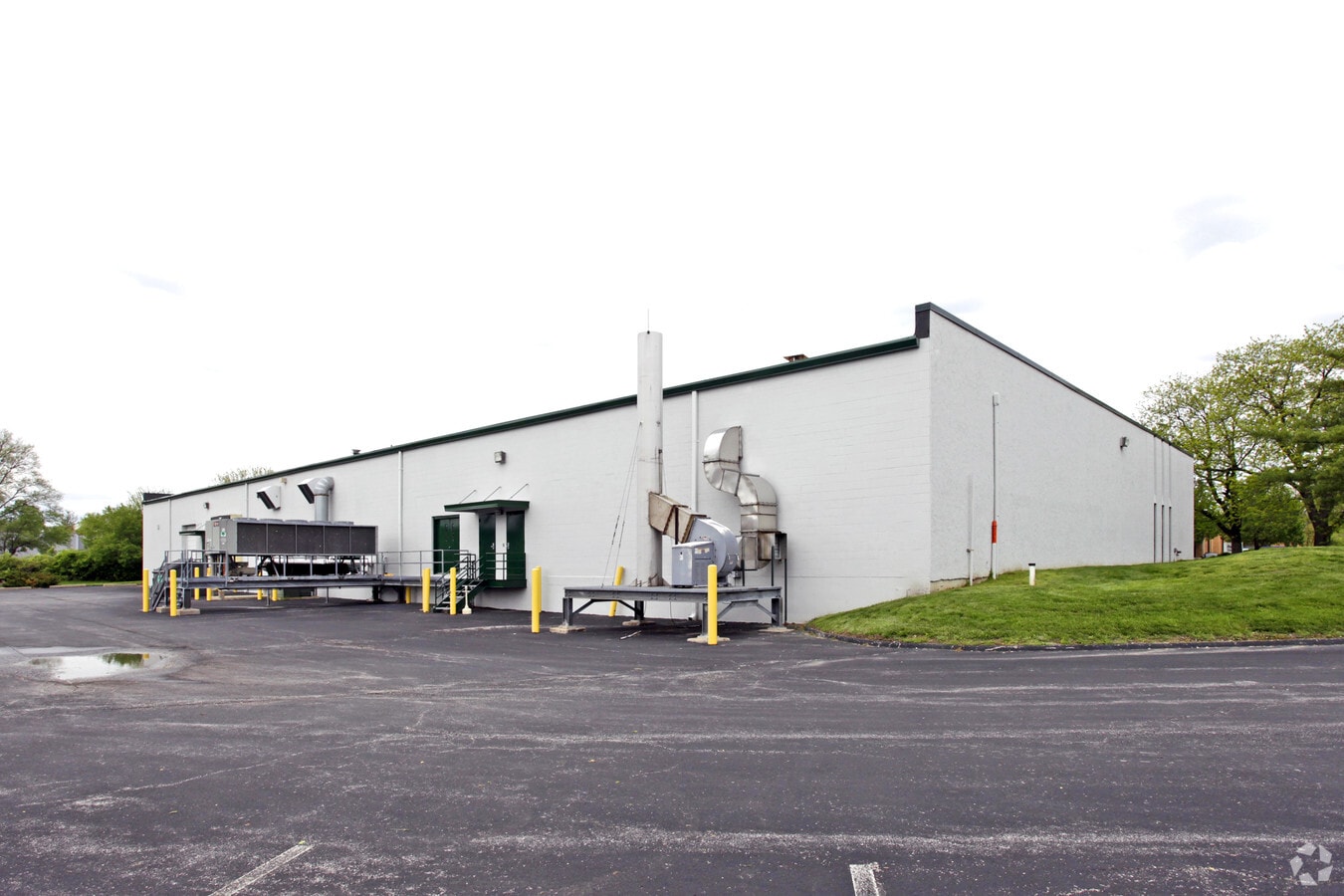 4170 Shoreline Dr, Earth City, MO 63045