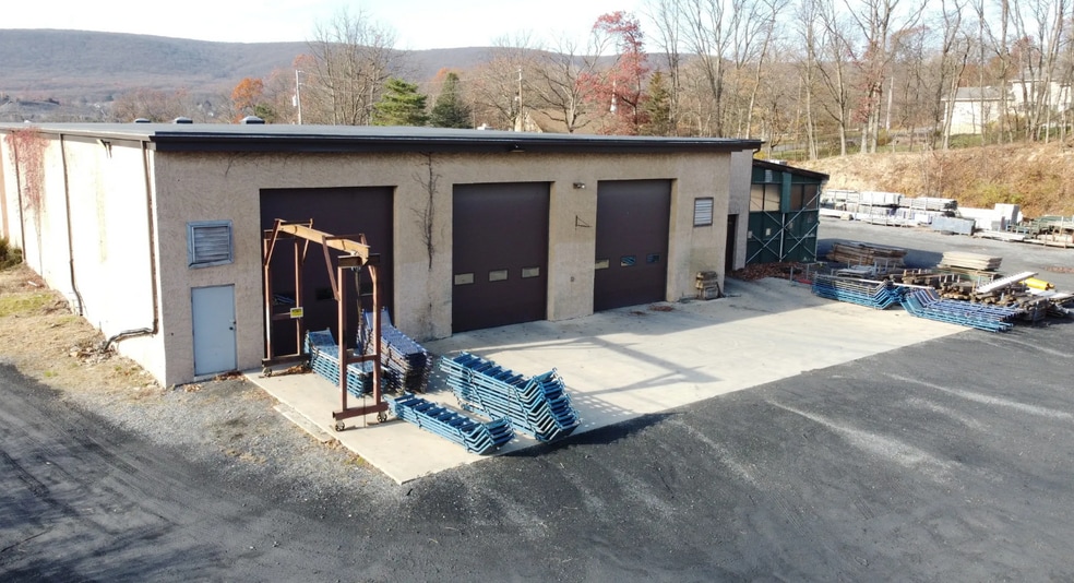 Flex Building/Contractor's Yard & Office portfolio of 2 properties for sale on LoopNet.com - Building Photo - Image 3 of 10