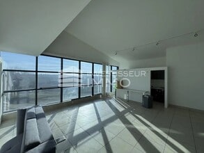 Office in Émerainville for lease Interior Photo- Image 1 of 6